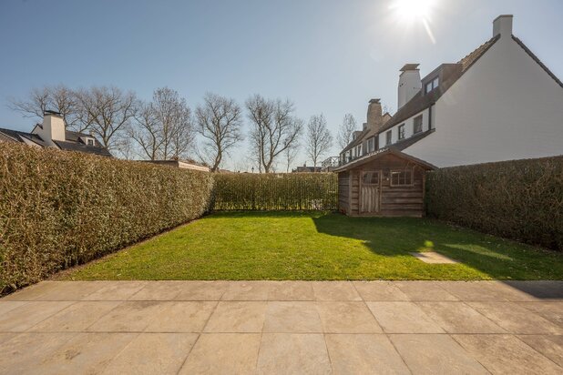 Modern ingerichte woning met garage en zongerichte tuin te Ramskapelle