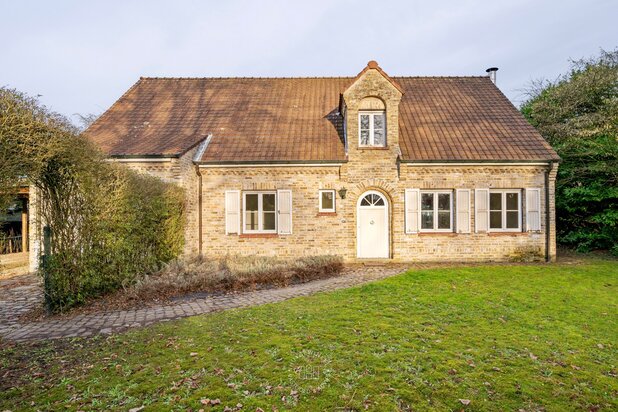 Charmante en ruime villa met tuin op wandelafstand van het dorpscentrum Sint-Martens-Latem