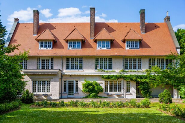 Molière-Brugmann: Exceptional property in a park of 6000 sqm