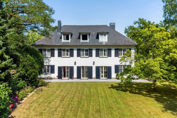 Spacious villa with elevator near Place Dumon