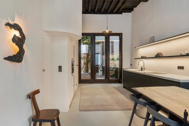 Neoclassicistische stadswoning uit de 19de eeuw met zicht op de Schelde en de Kathedraal