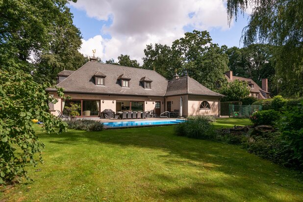 Villa met zwembad op zeer rustige locatie in Schilde