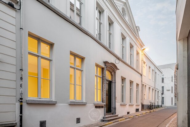 Luxe appartement met zuidgerichte tuin aan Sint-Baafs