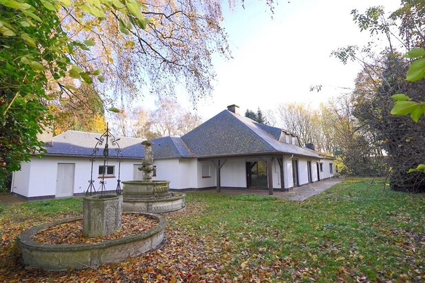 Majestueuze eigendom gelegen op een weelderig landgoed van ca. 1 ha!