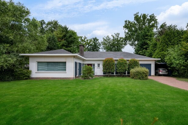 Gelijkvloerse villa op ca. 1.683 m² in centrum Brasschaat!