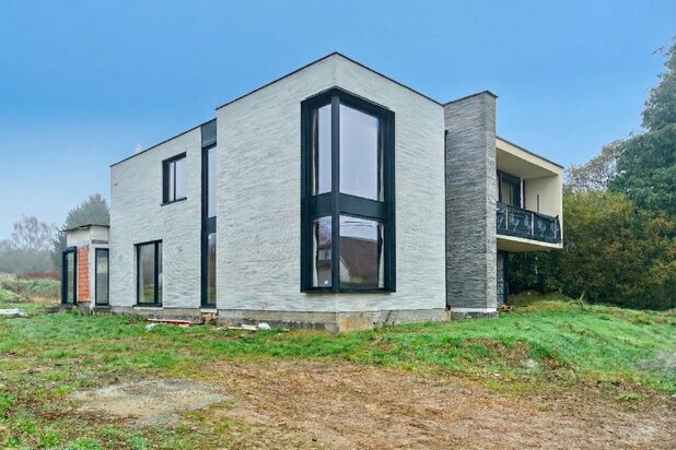 Moderne villa in aanbouw op +/- 35 are