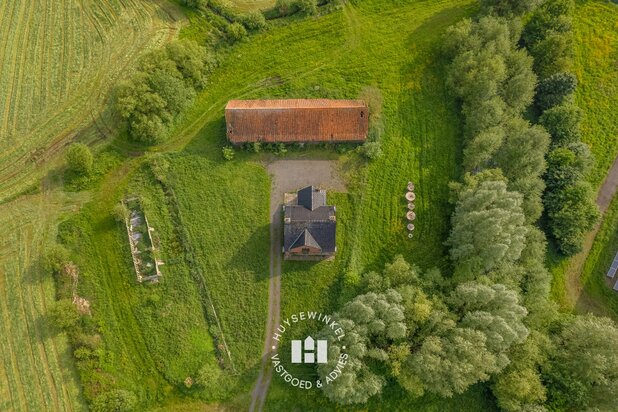 Te renoveren ééngezinswoning met woningbijgebouw van 270m²