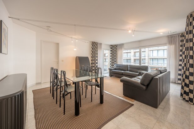 Interessant renovatie project : Twee-slaapkamer appartement in standingvolle villaresidentie in het Zoute