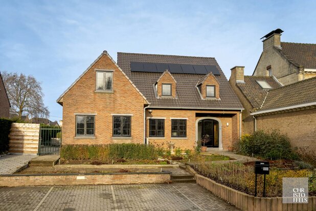 Instapklare woning (279m²) in groene omgeving te Kesselt-Lanaken!