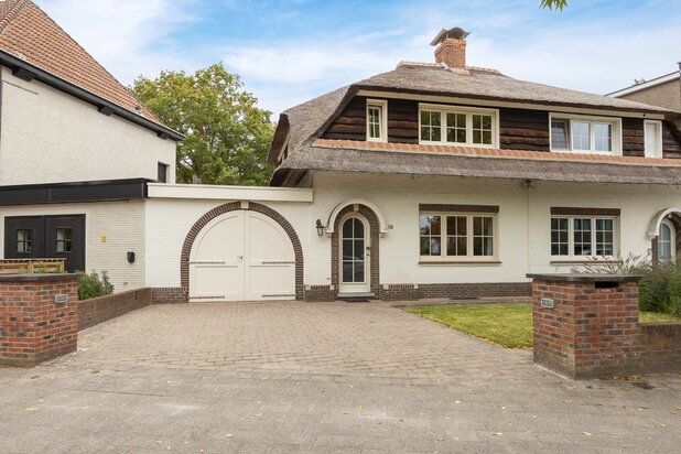 Charmante rietgedekte HOB met garage