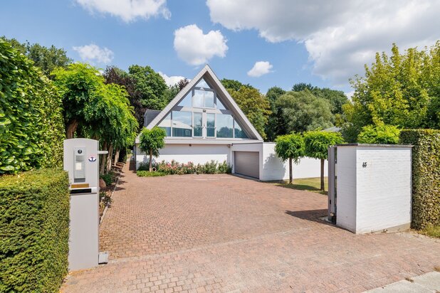 Architecturale villa met zwembad op de Blakmeers