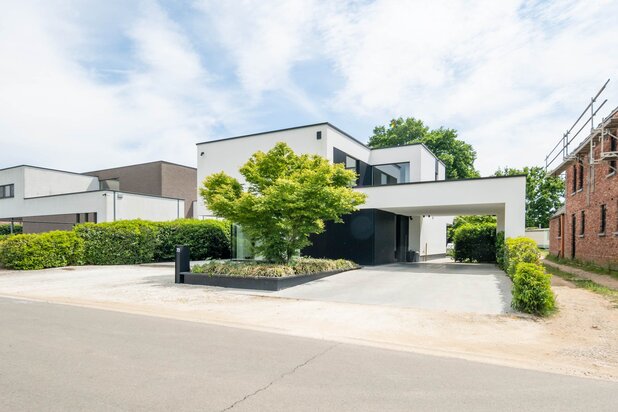 Exclusieve high-end villa met verwarmd zwembad op idyllische toplocatie!