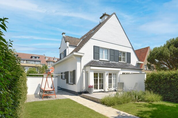 Charmante villa jumelée idéalement située dans un sentier calme au Zoute.