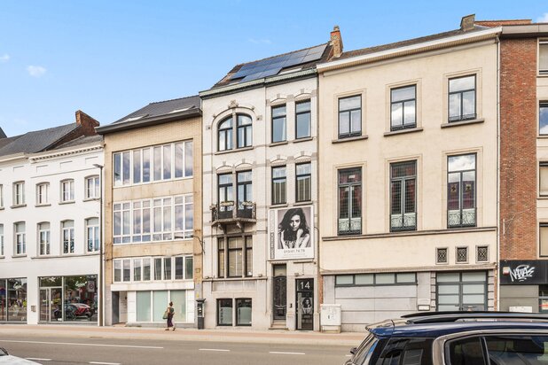 Herenhuis + handelsruimte + 7 autostaanplaatsen te MECHELEN