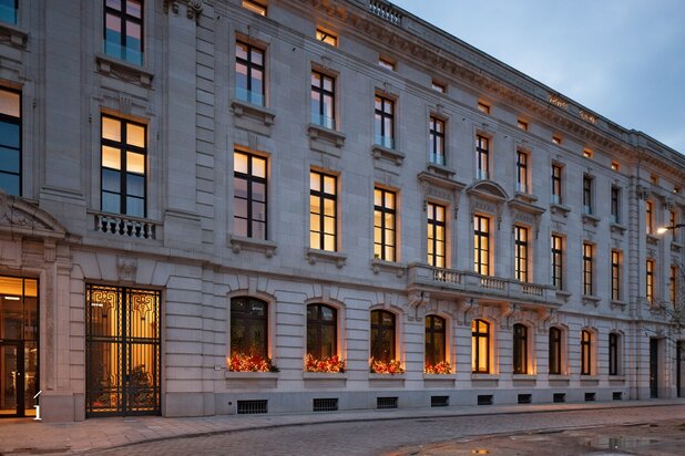 Volumineus appartement met riant terras langs de Leie aan de Kouter