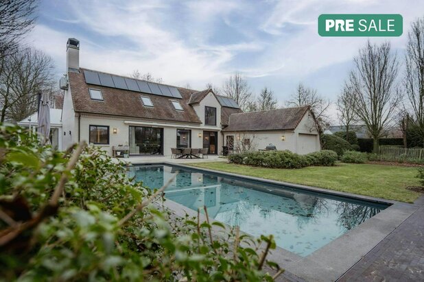 Beautiful villa in green surroundings near the center of Waregem