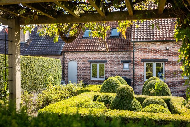 Characterful, energy-efficient home (label A) with meadow