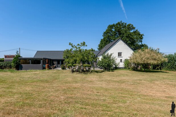 Idyllisch gelegen hoeve met 5 slpk, 2 badk. in Weelde