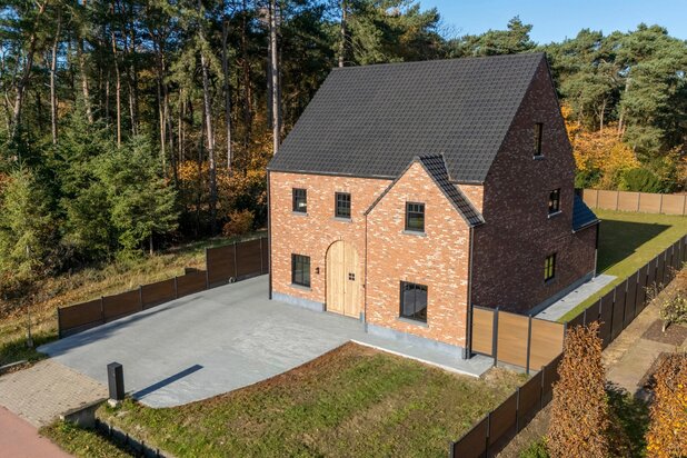 Hoogwaardig afgewerkte nieuwbouwvilla nabij natuur te Mol