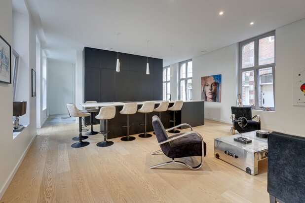 Zeer ruime, authentieke stadswoning met +500m² bewoonbaar.