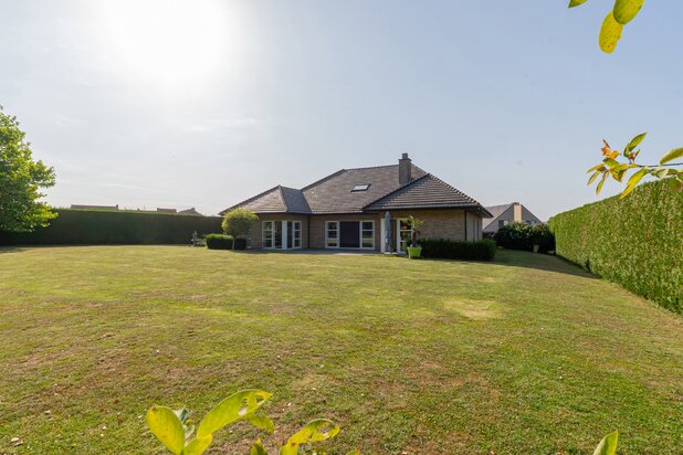 Spacious bungalow with over 300 m² of living space