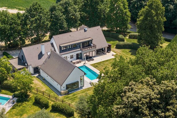 PRACHTIGE LUXEVILLA VERSCHOLEN IN HET PRIVÉDOMEIN ‘VLIERINGENPARK’