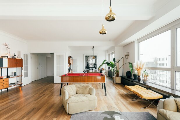 Spacious modernist apartment with spectacular panoramic view