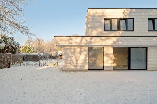 Hoogwaardige nieuwbouwvilla op ruim perceel