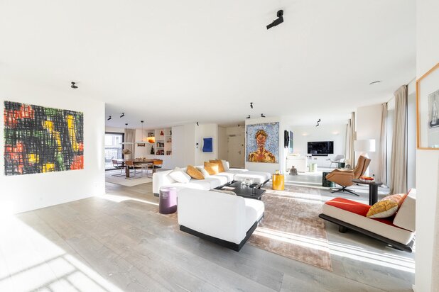 Riant luxe appartement met Parijse charme aan De Graanmarkt