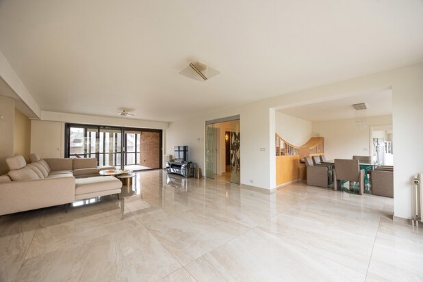 Luxueus hoekappartement met 4 slpk te Antwerpen centrum