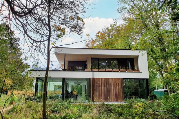 Exclusieve BEN-villa met tuin en vijver te Schoten