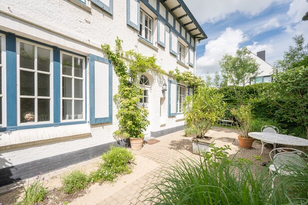Charmante villa jumelée, idéalement et tranquillement située dans un sentier au Zoute.