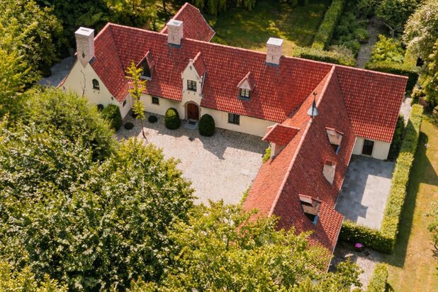 Exclusive Country-Style Villa in a Prestigious Residential Estate