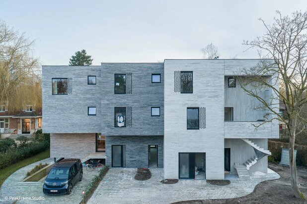 Nouvelle maison avec grand jardin près de St-Pieters