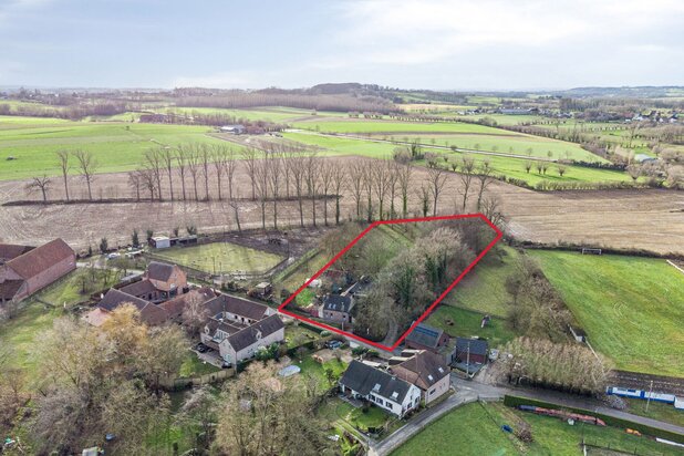 Open bebouwing op 8035 m² met idyllische ligging