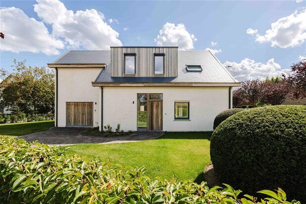 Luxurious villa in a residential quiet residential area in De Pinte