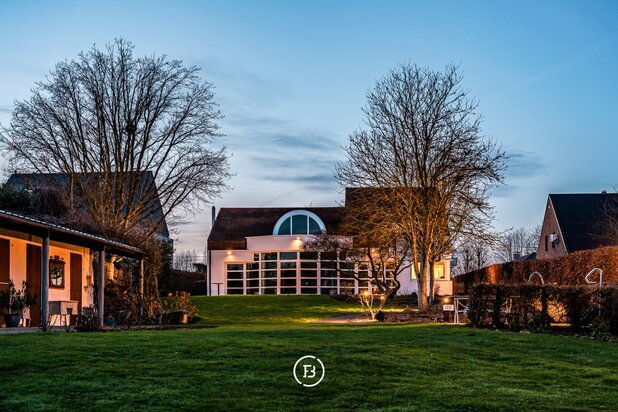 Woning met praktijk en weide