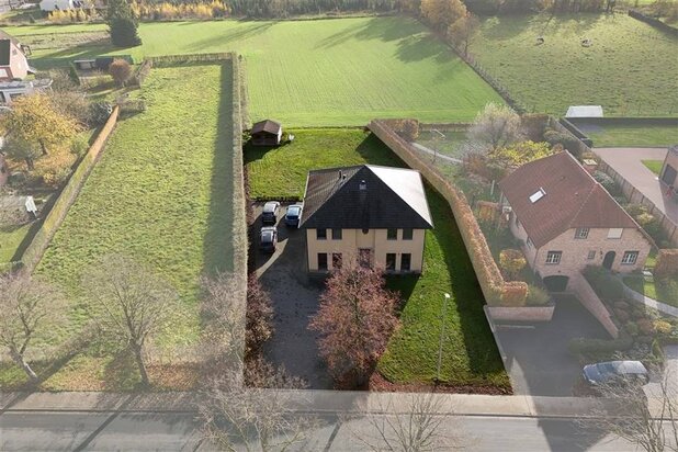 Tijdloze villa met mogelijk 5 slaapkamers op een prachtig zonnig perceel van 10a 85ca in rustige en landelijke omgeving