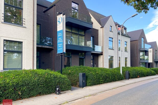 Heel ruim VILLA - APPARTEMENT in centrum | Kerkstraat