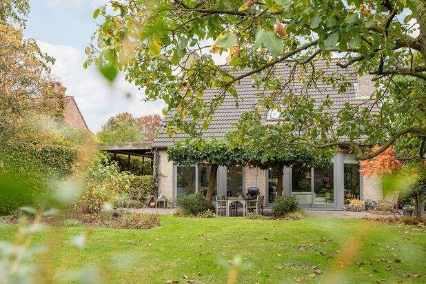 Instapklare villa met 4 slk's en charmante tuin (EPC 144)