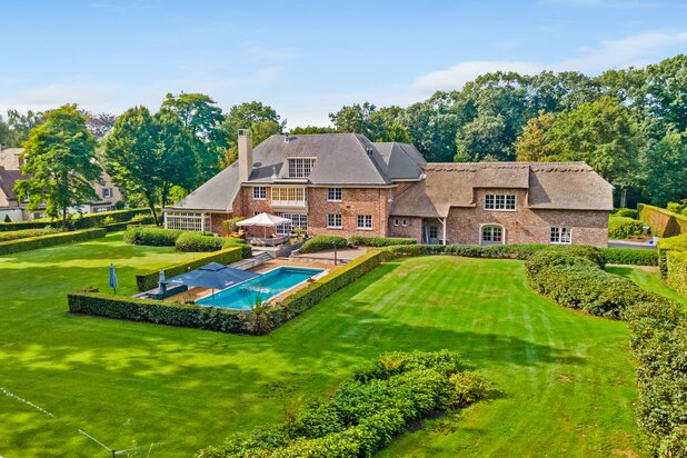 Exclusieve villa met zwembad op een perceel van 6.420 m²