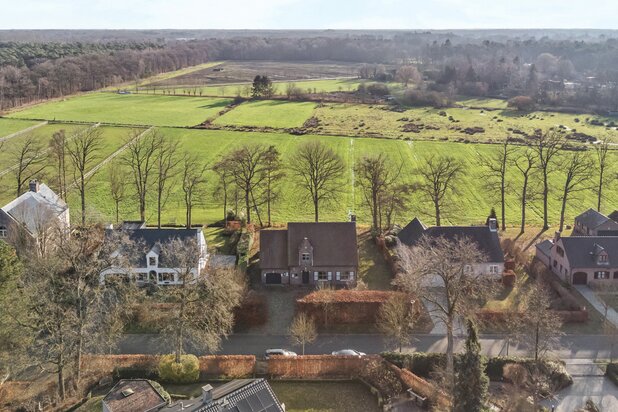 Te renoveren villa op ca.1005 m² met uniek vrij uitzicht