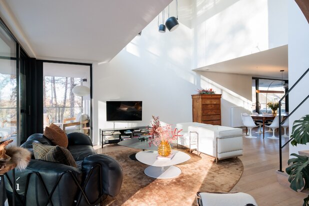 Modern villa-appartement met dubbele garage