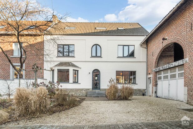 Gerenoveerde hoeve met gezinswoning en twee vakantiewoningen