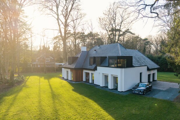 Exclusieve, volledig gerenoveerde villa op toplocatie in s-Gravenwezel (Schilde)
