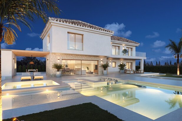 MAGNIFIEK VILLA MET KARAKTER TE KOOP OP SLECHTS 400 METER VAN DE ZEE IN CABO ROIG.