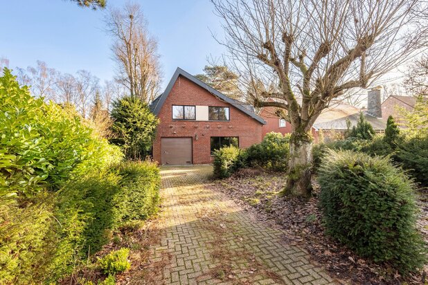 Karaktervolle 70’s villa op 910 m² met 4 slpk in Schilde!