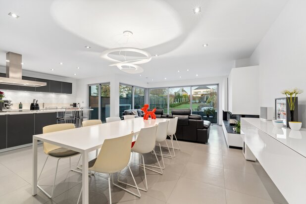 Exclusieve instapklare woning met luxueuze maatwerkafwerking