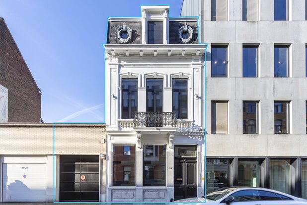 Stijlvolle herenwoning met dubbele garage op ’t zuid