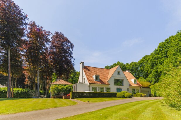 Kunstzinnige luxevilla met parktuin op toplocatie